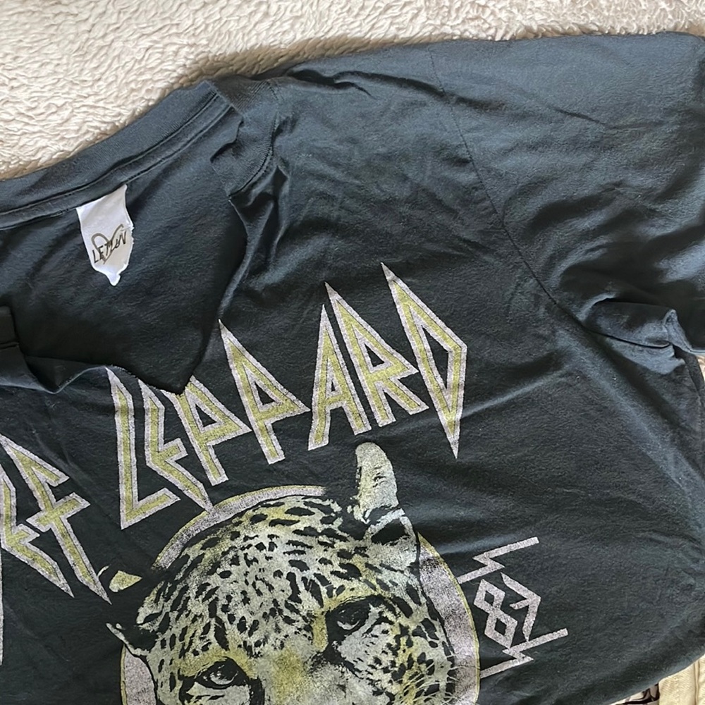 LETLUV DEF LEPPARD TEE